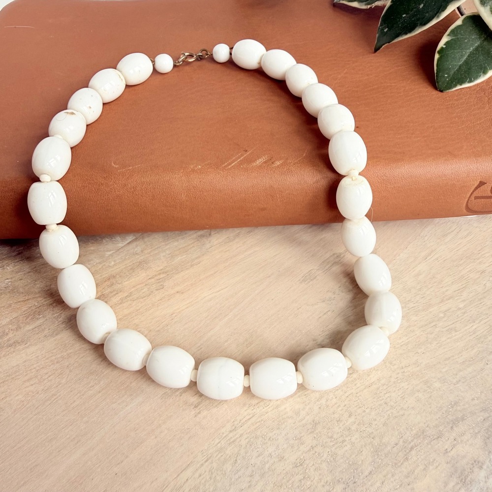 Vintage Art Deco White Oval Bead Necklace 16" Choker Chic‎ Modern Romantic Retro
